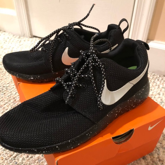 nike roshe speckled sole